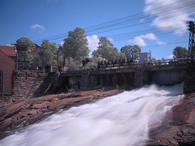 Billn�sin koski kuohuu